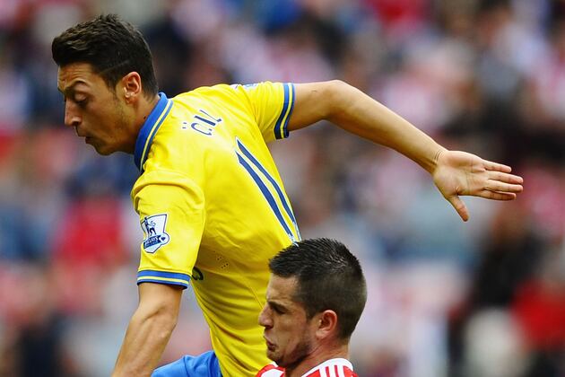 GIF: Ozil Assists Giroud Goal