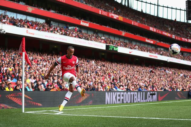Theo Walcott Must Evolve for Arsenal to Truly Get the Best out of Mesut Ozil