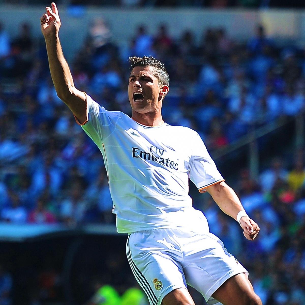 Cristiano Ronaldo Officially Signs Long-Term Contract ...