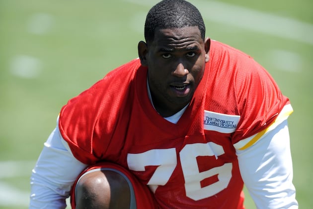 Branden Albert Returns Despite Shoulder Injury