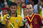 Neymar, Iniesta Appear Out of Sync