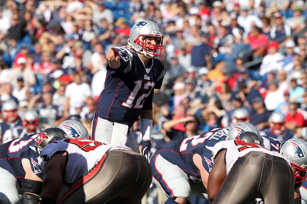 Brady, Rookie WRs Click as Pats Crush Bucs