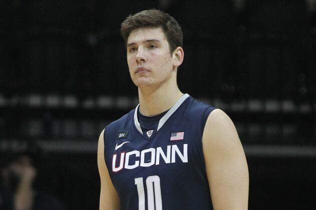 Report: Olander Pleas Guilty to Driving Without License