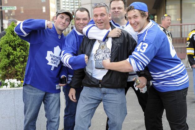 Bar Staff Says Toronto Fans Tore Away Bruins Mural