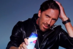 Video: Lundqvist Seduces You with Dandruff Shampoo
