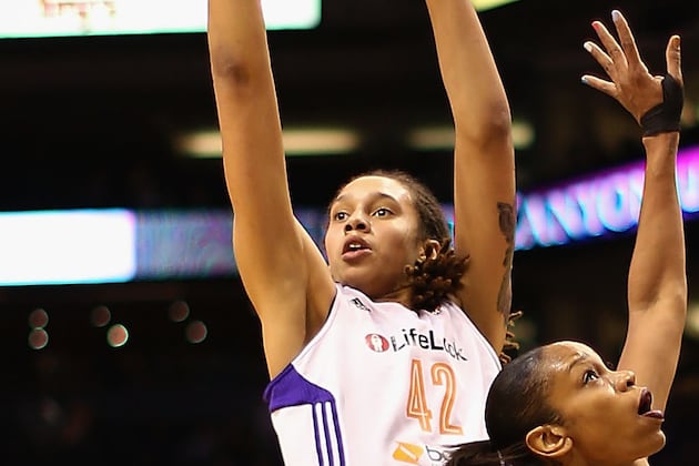 Video: Brittney Griner Nails Winner over Candace Parker