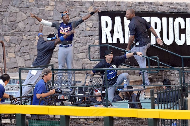 Dodgers Reportedly Urinated in Diamondbacks Pool; Alert Willie Bloomquist