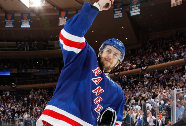 Hi-res-169385366-derek-stepan-of-the-new-york-rangers-salutes-the-crowd_crop_north