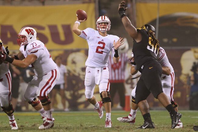 Hi-res-181807459-quarterback-joel-stave-of-the-wisconsin-badgers-throws_crop_north