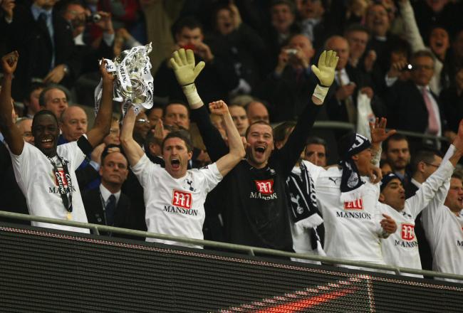 Hi-res-79965753-captain-ledley-king-of-tottenham-hotspur-lifts-the_crop_north