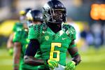 Oregon's DAT on Crutches Following Injury vs. Cal