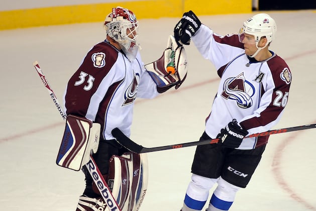 Second-Period Flurry Sends Avalanche Past Kings
