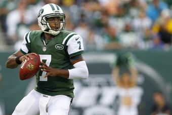 181764388-quarterback-geno-smith-of-the-new-york-jets-looks-to_crop_north