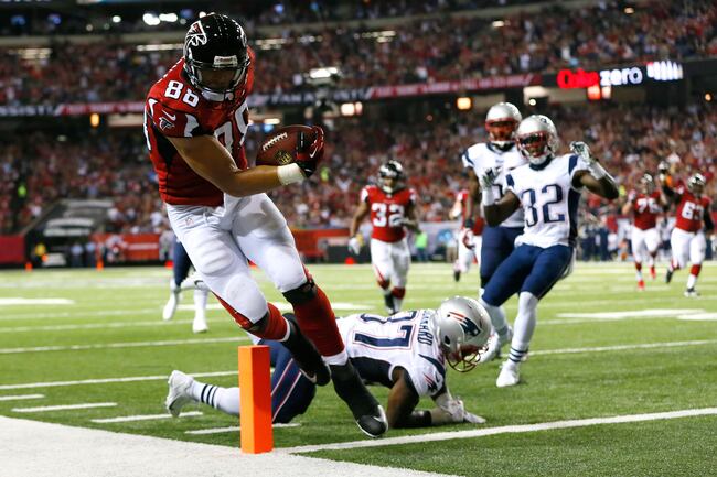 Hi-res-182450898-tony-gonzalez-of-the-atlanta-falcons-scores-a-touchdown_crop_north