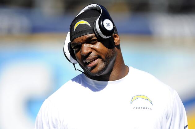 Report: Freeney Suffered Torn Quadriceps Sunday