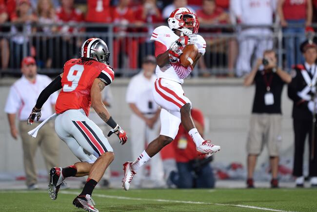 Hi-res-182277652-sojourn-shelton-of-the-wisconsin-badgers-breaks-up-a_crop_north