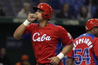 Rangers Considered to Have “Inside Track” on Jose Abreu
