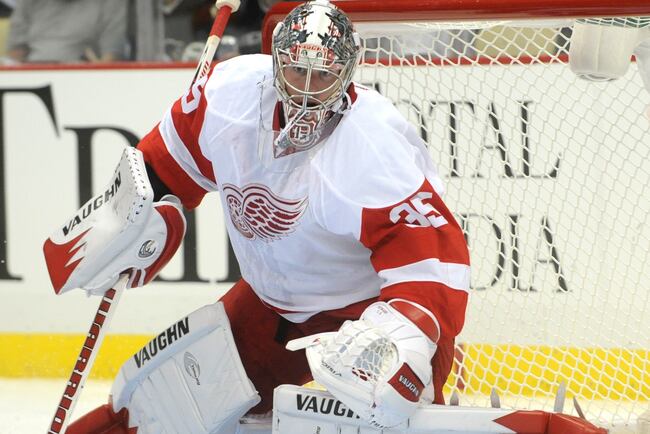 Hi-res-180804150-jimmy-howard-of-the-detroit-red-wings-makes-a-save_crop_north