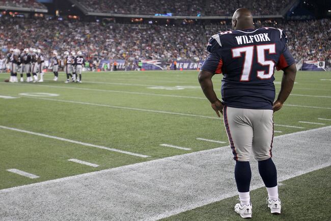 Hi-res-150804110-vince-wilfork-of-the-new-england-patriots-watches-the_crop_north