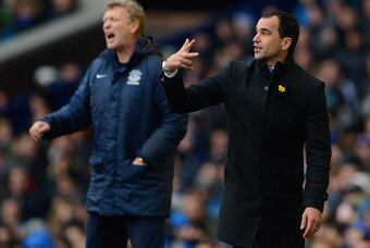 Hi-res-163399771-wigan-manager-roberto-martinez-gestures-as-everton_crop_north