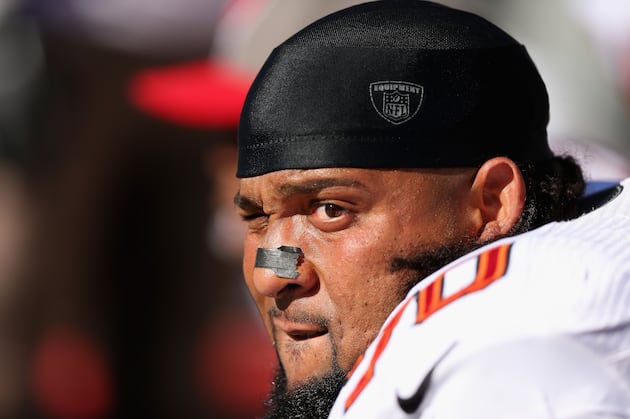 Donald Penn on Josh Freeman: “They're Really Trying to Bring Him Down”
