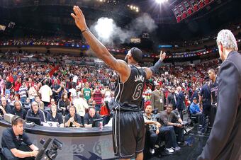 136214526nb232_bulls_heat_crop_north