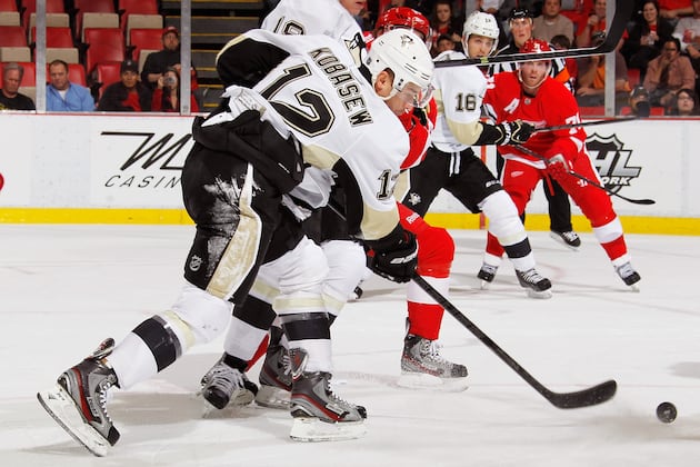 Pens Sign Veteran Kobasew to 1-Year Deal