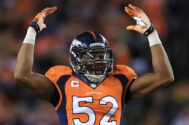 Danny Trevathan Injures Knee; Broncos Cart LB off Field