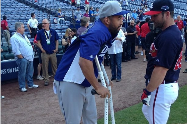 Instagram: Kemp on Crutches, Talking with Uggla at BP
