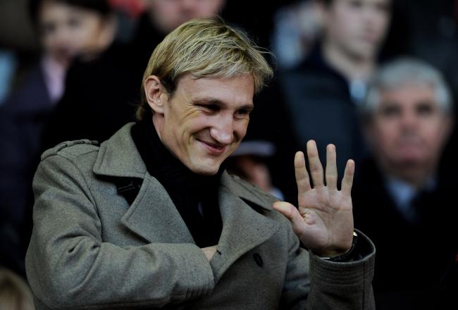 Hi-res-136991476-ex-liverpool-player-sami-hyypia-waves-to-the-crowd_crop_north