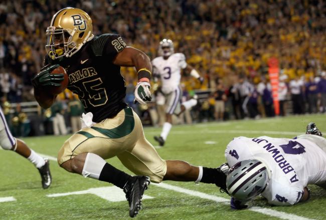 Hi-res-156647439-lache-seastrunk-of-the-baylor-bears-runs-the-ball-past_crop_north