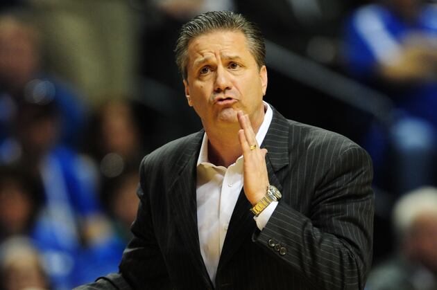 Video: Kentucky Basketball Players Hand out Pizza to Camping Fans