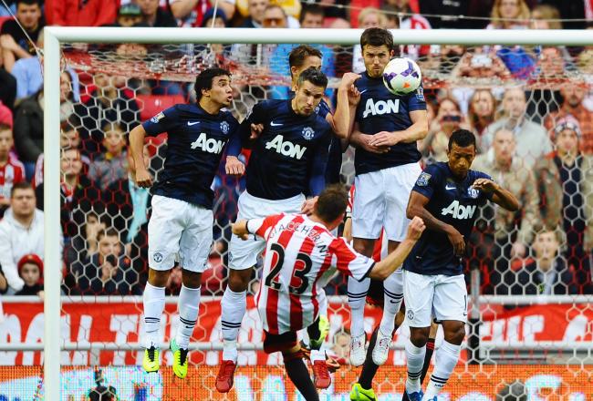 Hi-res-183161210-emanuele-giaccherini-of-sunderland-takes-a-free-kick_crop_north