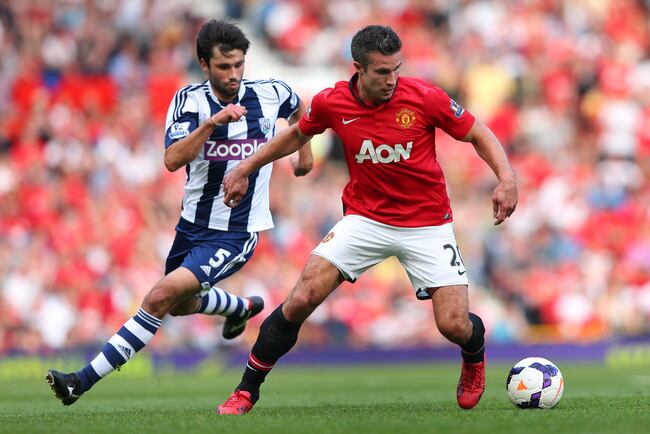 Hi-res-182113374-robin-van-persie-of-manchester-united-turns-away-from_crop_north