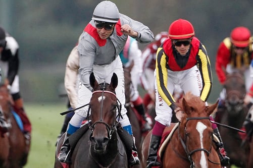 Tremendous Treve Cruises to Arc Glory