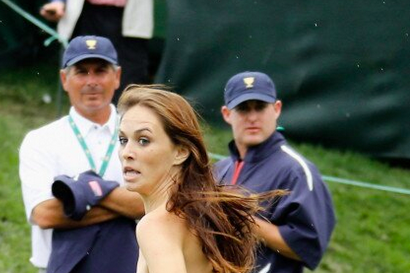 Streaker at the Presidents Cup Eludes Cops on Golf Course 