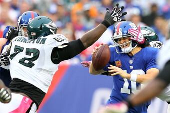 183457200-eli-manning-of-the-new-york-giants-is-pressured-by_crop_north