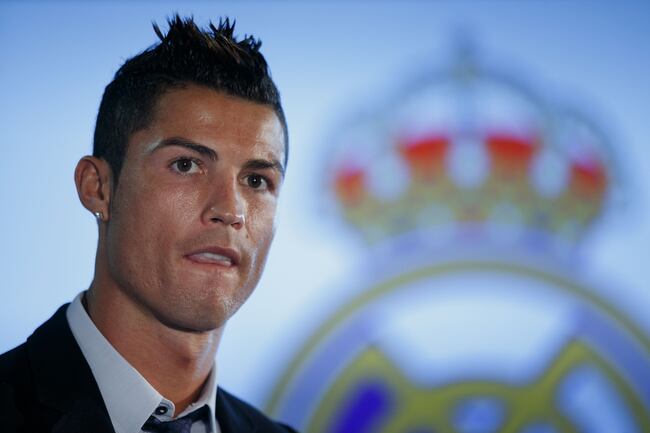 Hi-res-180626475-crsitiano-ronaldo-attends-the-media-after-his-signing_crop_north