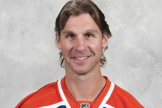 Hi-res-181457694-ryan-smyth-of-the-edmonton-oilers-poses-for-his_crop_north