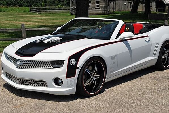 Photo: This Blackhawks-Themed Camaro SS Can Be Yours