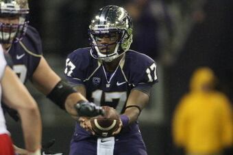 182948505-quarterback-keith-price-of-the-washington-huskies-runs_crop_north