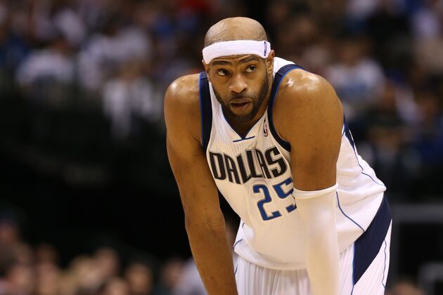 Vince Carter Makes Incredible Circus Shot Against Grizzlies
