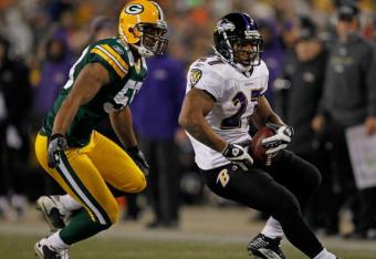 95748599-brad-jones-of-the-green-bay-packers-chases-down-ray-rice_crop_north