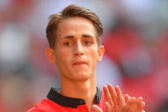 175987733-adnan-januzaj-of-manchester-united-looks-on-during-the_crop_north