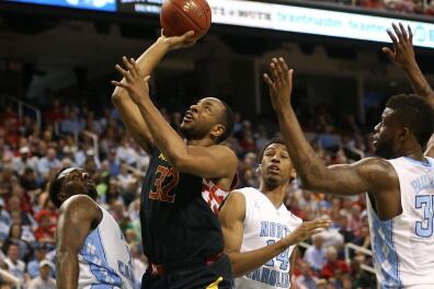 Despite Looming Lawsuit, Dez Wells Shrugs Away off-the-Court Pressures