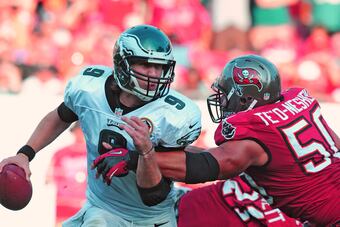 Hi-res-158032377-quarterback-nick-foles-of-the-philadelphia-eagles-runs_crop_north