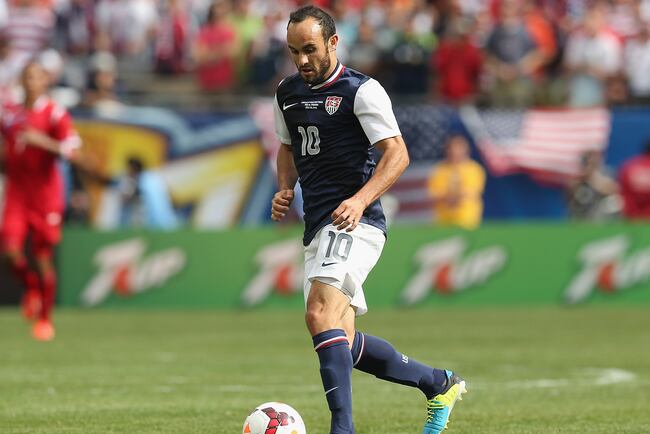 Hi-res-175330974-landon-donovan-of-the-united-states-controls-the-ball_crop_north