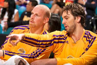 181468478ge021_kings_lakers_crop_north
