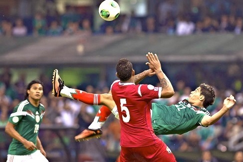 Raul Jimenez's Late Bicycle Kick Gives Mexico Key World ... - 487 x 325 jpeg 53kB