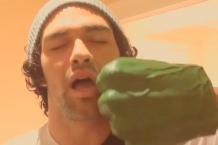 Mark Sanchez Makes His Own 'Starbucks Drake Hands' Video